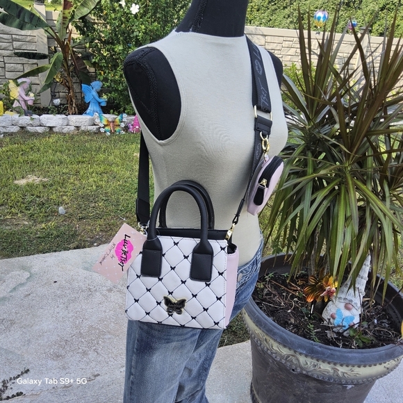 BETSEY JOHNSON BLUSH/MULTI COLOR QUILTED BUTTERFLIES SQUARE SATCHEL w/POUCH - Picture 5 of 5